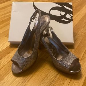 Nine West Sling Back, grey sparkly Heels